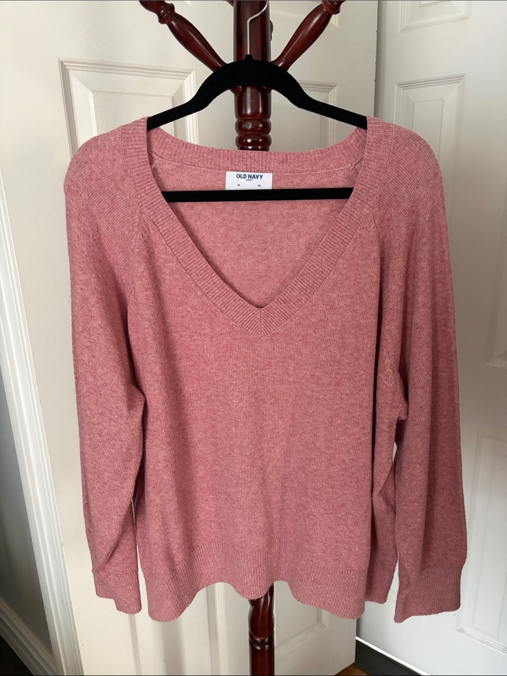 Old Navy V-Neck Sweater in Dusty Rose Pink